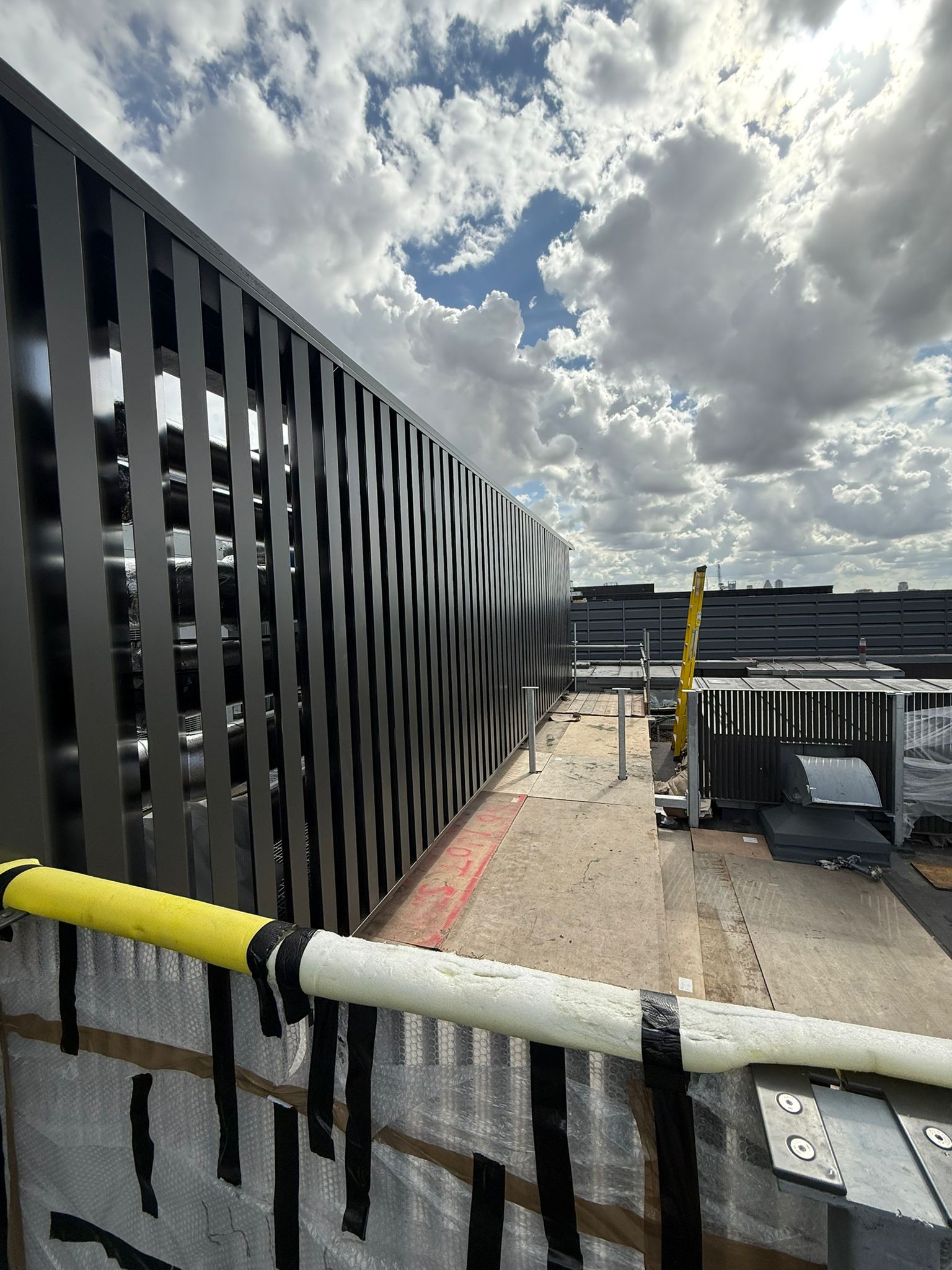 WSD300 - Acoustic Louvre Screen